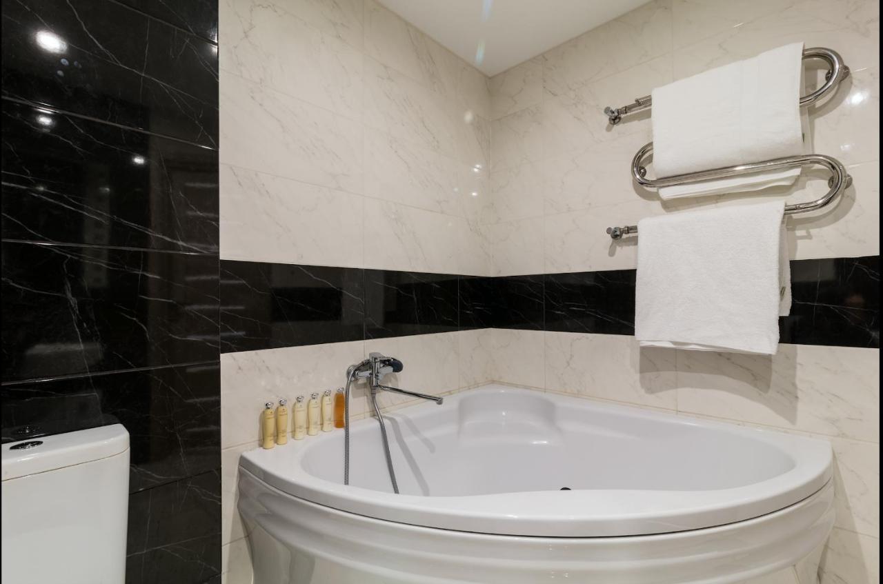 Luxury 2-Bedroom Most City Area, Center Dnipro Bagian luar foto
