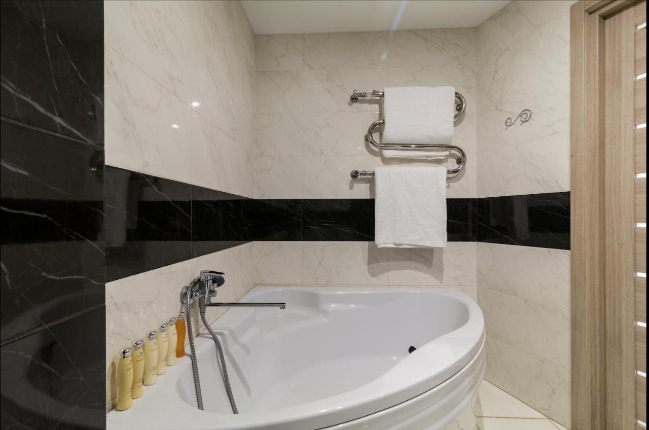 Luxury 2-Bedroom Most City Area, Center Dnipro Bagian luar foto