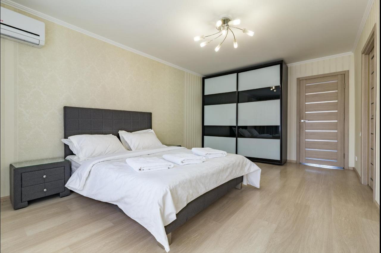 Luxury 2-Bedroom Most City Area, Center Dnipro Bagian luar foto