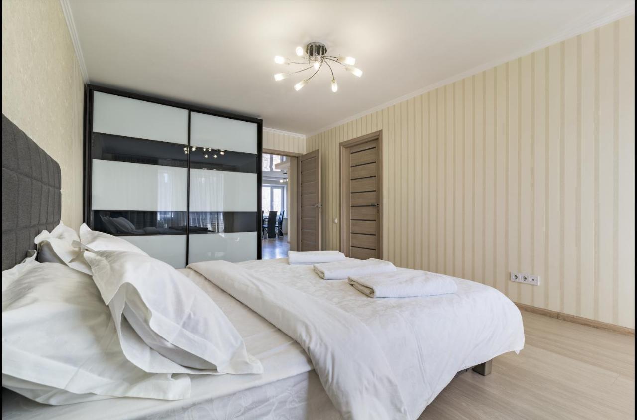 Luxury 2-Bedroom Most City Area, Center Dnipro Bagian luar foto